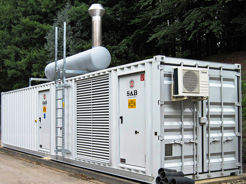 800 kVA Notstromaggregat im Container eines Energieversorgers.